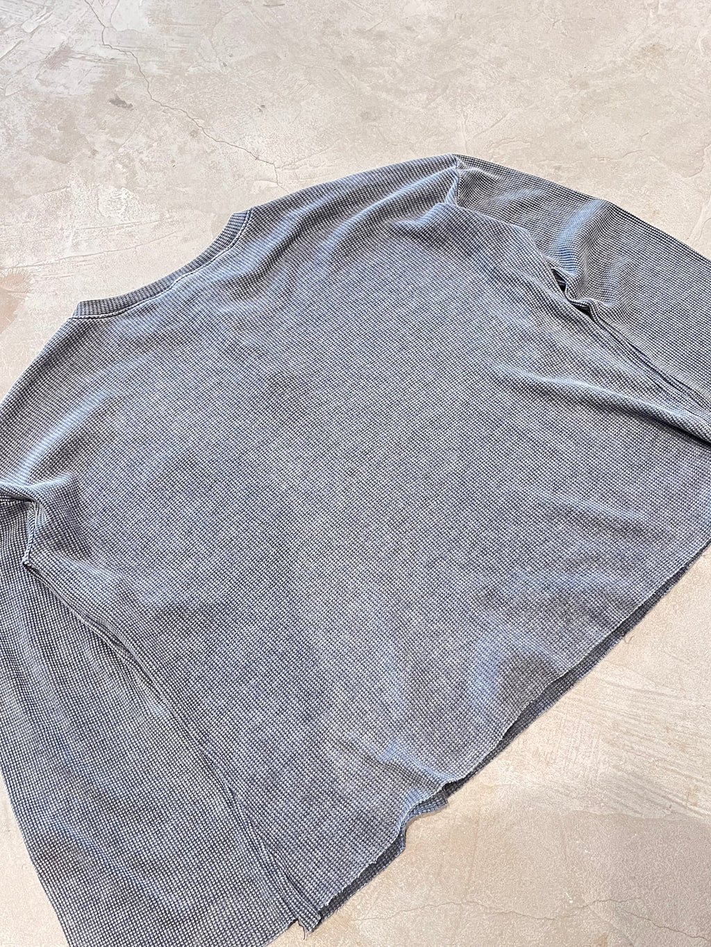 BLACK WASHED WAFFLE HENLEY
