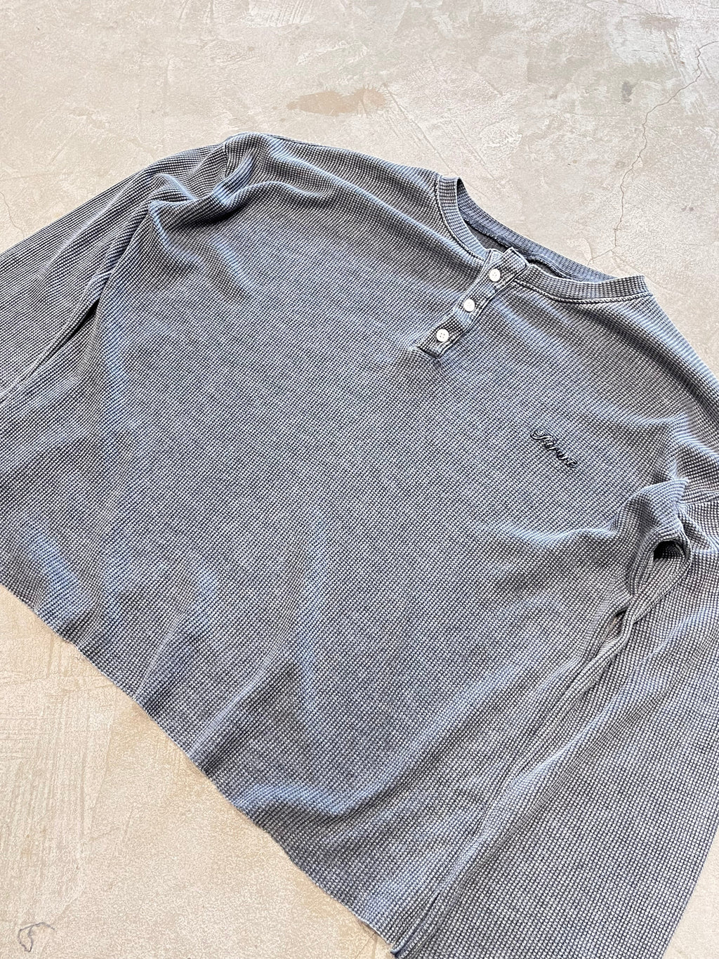 BLACK WASHED WAFFLE HENLEY
